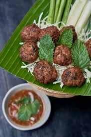 ล กลาบหม fb baan phadthai