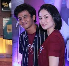 Yura (clara bernadeth) gadis malang yang tinggal dengan. Film Tersanjung The Movie Mengharu Biru Ala Hanung
