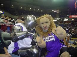 The Sacramento King S Mascot Slamson Singles Out Pizza Knight The Round Table Pizza Mascot At One Of The Games Nba