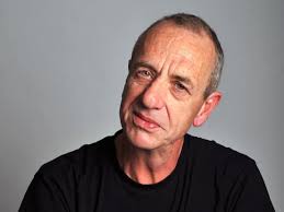 HAPPY 70th BIRTHDAY 🎂 to (Brian) Arthur Smith, seen as the Pub Manager in  series III opener “Backwards”: