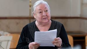 Piroska molnár was born on october 1, 1945 in ózd, hungary. Visszavonul Molnar Piroska A Nemzet Szinesze