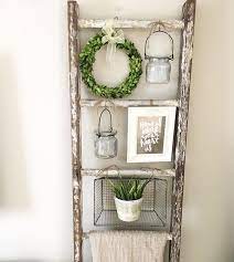 Have you imagined to use a wooden ladder as decoration? Get Bathroom Ladder Decor Gif Ke Si