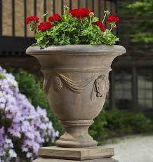 Set Mit 2 Tivoli Urnen Mit Kostenlosen Pflanzen Kostenlosen Pflanzen Tivoli Urnen Urn Planters Large Garden Planters Planters