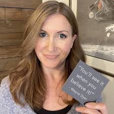 Monica Wray's Instagram, Twitter & Facebook