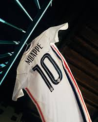 Remportant 7 victoires, le 15 juillet, remporter la coupe du monde pour la deuxième fois. Les Nouveaux Maillots De L Equipe De France 2020 2022 Foot 2020 Foot Euro 2020