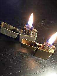 Turn it over and lift the felt pad to reveal the packing material in the fuel chamber. My 30 Year Old Zippo Lighters Buyitforlife