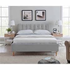 De forme fuseaux, les 4 pieds en métal noir inspirent à un look scandinave très actuel. Mobilier Deco