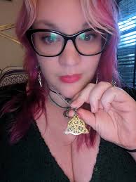 absolutely in LOVE with my necklace !!🖤🖤🫶🏼 i hope everyone is having a  wonderful Sunday. Also just in case no one has told you lately.. YOU ARE  WORTH IT 🥹✨✨✨🔥#keepfightingforyourdreams Bunnie Xo