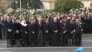 Monarhi din mai toate casele regale din europa au venit la funeraliile regelui. Prince Charles Pays His Respects To Romania S Late King Michael I Michael I Of Romania Prince Charles Royal Family