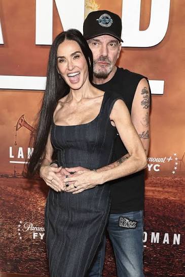 Demi Moore and Billy Bob Thornton know how to work a carpet.❤️‍🔥 They  share a sweet embrace at the Los Angeles screening of "Landman" Season 2.