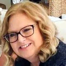 Kelly Amos's Instagram, Twitter & Facebook