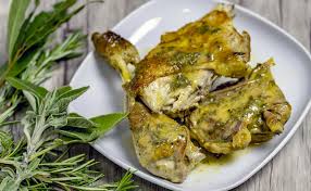 La faraona arrosto è ricetta molto semplice da preparare e che necessita di poche operazioni da svolgere in cucina. La Ricetta Della Faraona Alle Erbe Un Secondo Goloso E Light