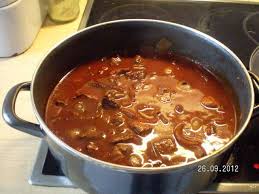 Das Perfekte Gulaschsuppe Martina Rezept Mit Bild Und Einfacher Schritt Fur Schritt Anleitung Das Fleisch In Kleine Wurfel Schnei Gulaschsuppe Rezepte Gulasch