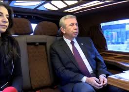 Mansur yavaş, 1955 yılında ankara'nın beypazarı ilçesinde dünyaya gelmiştir. Ise Minibusle Gidiyorum Diyen Mansur Yavas In 1 700 000 Tl Lik Mutevazi Minibusu