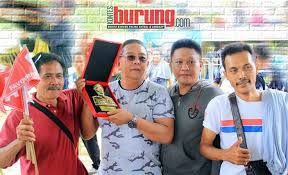 Setelah memberi makanan harian yang bernutrisi, kini saatnya memberi makanan khusus agar cepat ngocor. Mr Kurnia W Depok Dua Tahun Absen Ke Lapangan Come Back Lagi Bersama Murai Batu Darah Biru Kontesburung Com