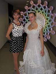 We would like to show you a description here but the site won't allow us. Die Schlimmsten Hochzeitskleider Der Welt