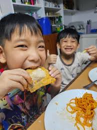 saw my cousin again after 2 years! 😍😍 #KaelLim #KaelAndPopops  #popsmomskaellim #popsmomskael #family #cousins #cousinlove #familytime