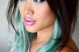 In particularly dramatic scenes, l and light inexplicably have vivid blue and red hair, respectively. 14 Beautiful Blue Hair Streaks For Women