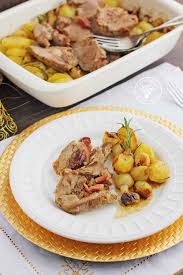 Vamos a precalentar el horno a 150º. Pierna De Cordero Rellena Al Horno Receta Paso A Paso Cocinando Entre Olivos