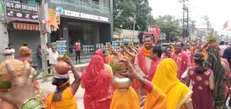 StreetBuzz हज़ारीबाग: उतरी शिवपुरी कृष्णा नगर से सातवें सोमवरी को निकला  भव्य कलश यात्रा Hazaribagh