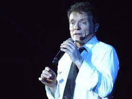 Servirebbero pagine per raccontare l'intera carriera di massimo ranieri. Massimo Ranieri Eta Altezza Peso Fidanzate E La Figlia Segreta