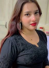 Faye Raynor's Instagram, Twitter & Facebook