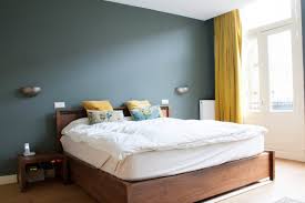 Schlafzimmer blau grau streichen für ihre dachschräge räume unter dem dach sind zwar eine große herausforderung, aber sie haben mehr platzpotenzial. Wandfarbe Grau Im Schlafzimmer 77 Ideen Fur Wandgestaltung In Grau