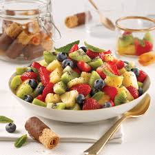 Dans La Boite A Lunch En Dessert Ou En Formule Potluck La Salade De Fruits Est La Gaterie Parfaite Pour Toute La Famille Ananas Fra Fruit Salad Fruit Salad