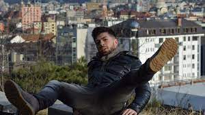 Contact mircea bravo on messenger. Mircea Bravo Majoritatea Entertainerilor Sunt Vloggeri Si Creeaza Continut De La Ei Din Camera Eu Mi