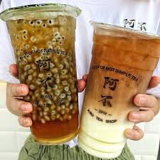 玉玉の日々 食 旅 抽獎中 台中美食 全台小吃 tren instagram 阿不綠豆沙 久違的太陽 連續下很多天的雨 今個終於看到ㄧ絲陽光 那是不是該來ㄧ杯綠豆沙了 這家綠豆沙專賣店開在 靜宜商圈主打不加任何添加物 純樸簡單 店內的2位漂亮妹仔也是