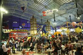 Studio center yamaha racing coaster, superheroes 4d, trans broadcast museum, dunlop transcar racing, vertigo, trans city theater, giant swing, trans studio science centre, si bolang adventure. Warga Harap Transmart Setara Trans Studio Bandung