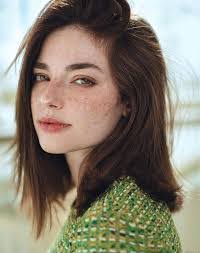 Alice Cote's Instagram, Twitter & Facebook