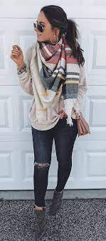 Fall Outfits Women S Black White And Red Scarf Winter Fashion Outfits Fashion Street Style Outfit