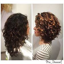 Muitas fotos e dicas via. 20 Kurze Bob Frisuren Fur Lockiges Haar Lockige Frisuren Kurze Lockige Frisuren Frisuren Fur Lockiges Haar