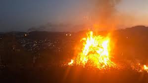 Aber es gibt ein paar orientierungspunkte, die einem helfen können, den ostertermin selber ausrechnen zu können. Osterfeuer Im Sauerland Bedeutung Tradition Und Mehr Heimatliebe Sauerland