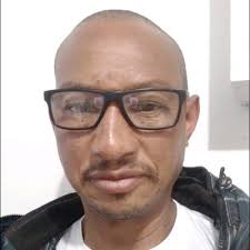 Você conhece a triste história de Keanu Reeves, estrela de Matrix? Ele…