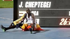 Karsten warholm breaks the wr for the 400m hurdle! Sigi S Spitzen Leichtathletik Im Schatten Leichtathletik Sportnews Bz