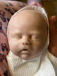 Here is a lil mini baby I sculpted today🤎🤎im not sure if I will finish  this one…she is still a wip! But thought I'd share🤎The last slide are some  of the steps