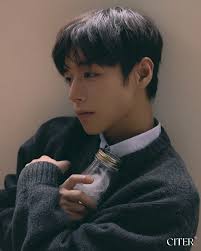 SWIPE👉👉 ➖➖ Identitas karakter yang sangat jahat dalam film ternyata  adalah aktor Kim Byung-oh, mantan pemain basket. Membuat kesan mengejutkan  dalam bagian akhir film 'Exhuma,' dia bangga dengan kehadiran yang  mendominasi sebanyak