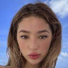 Holly Lim Age Family Bio Famous Birthdays