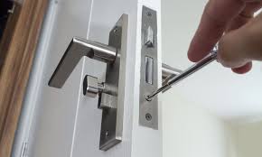 How to change a upvc door lock. 3 Ways To Remove Door Lock