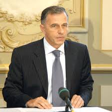 Am zis sa vad si ce ofera canalul al doilea al tvr. Al Doilea Om In Stat GeoanÄ PremiazÄ DispreÅ£ul Pentru Romania 01 07 2011 Bursa Ro