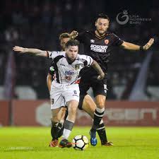 €400th.* apr 18, 1987 in shrewsbury, england. Marc Klok Vs Danny Guthrie Yang Mana Liga 1 Indonesia Facebook