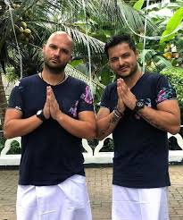 17 martie 1981, constanța, românia) este un actor și cântăreț român. Andrei È™tefÄƒnescu È™i Liviu Varciu È™i Au Consolidat Prietenia La Asia Express Am ReuÈ™it SÄƒ Construim O LegÄƒturÄƒ Intre Noi Atunci Cand Unul Cade CelÄƒlalt SÄƒ E Sus È™i Invers