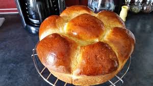 Brioche Extra Moelleuse Et Legere Annonce Une Brioche Doree Et Bien Moelleuse Et Legere Pour Le Week En 2020 Recettes De Cuisine Recette Cuisine Facile Cuisine Facile