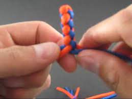 When braiding with more then six strands in becomes more difficult to make the round shape so i often will braid around a 3 or 4 mm cording. How To Tie A Four Strand Round Braid By Tiat The Easy Way Youtube