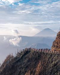 Gambar pemandangan gunung terindah bromo pernik dunia. 10 Spot Foto Wisata Gunung Bromo Yang Paling Estetik