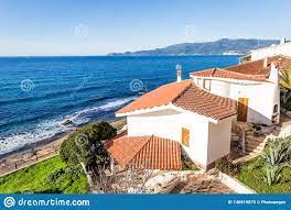 Die einzige bar/pizzeria hat nur selten auf. Weisses Feiertagshaus Entlang Dem Strand In Porto Alaba Sardinien Italien Redaktionelles Bild Bild Von Outdoor Haus 140819870