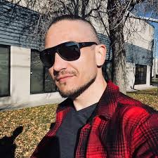 Damn, you are ROCKING the grey hair. Love it. ❤️