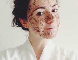 Ya, kita bisa konsultasi kepada dermatologis untuk mengetahui cara apa yang tepat untuk mengatasi flek hitam ini. Cara Menghilangkan Bintik Hitam Di Wajah Dengan Masker Teh Pesona Pengantin